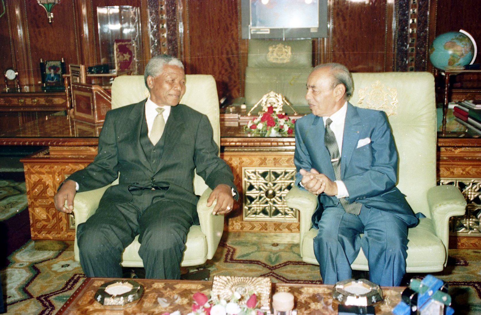 SM Le Roi Hassan II reçoit Le President d Afrique du Sud M.Nelson Mandela, 1994 Image Gallery - Embassy of Morocco in South Africa